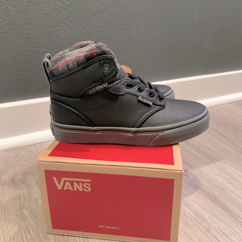 Vans boys Atwood Hi NIB